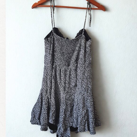 Streetwear Society Women Tie Sleeves Romper Size M Black w/ Star Print - Picture 2 of 12